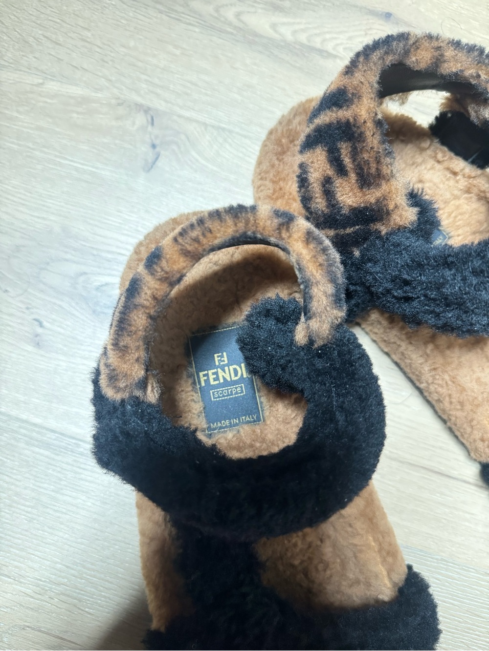 FENDI FF Shearling sandals - Picture 4 of 6